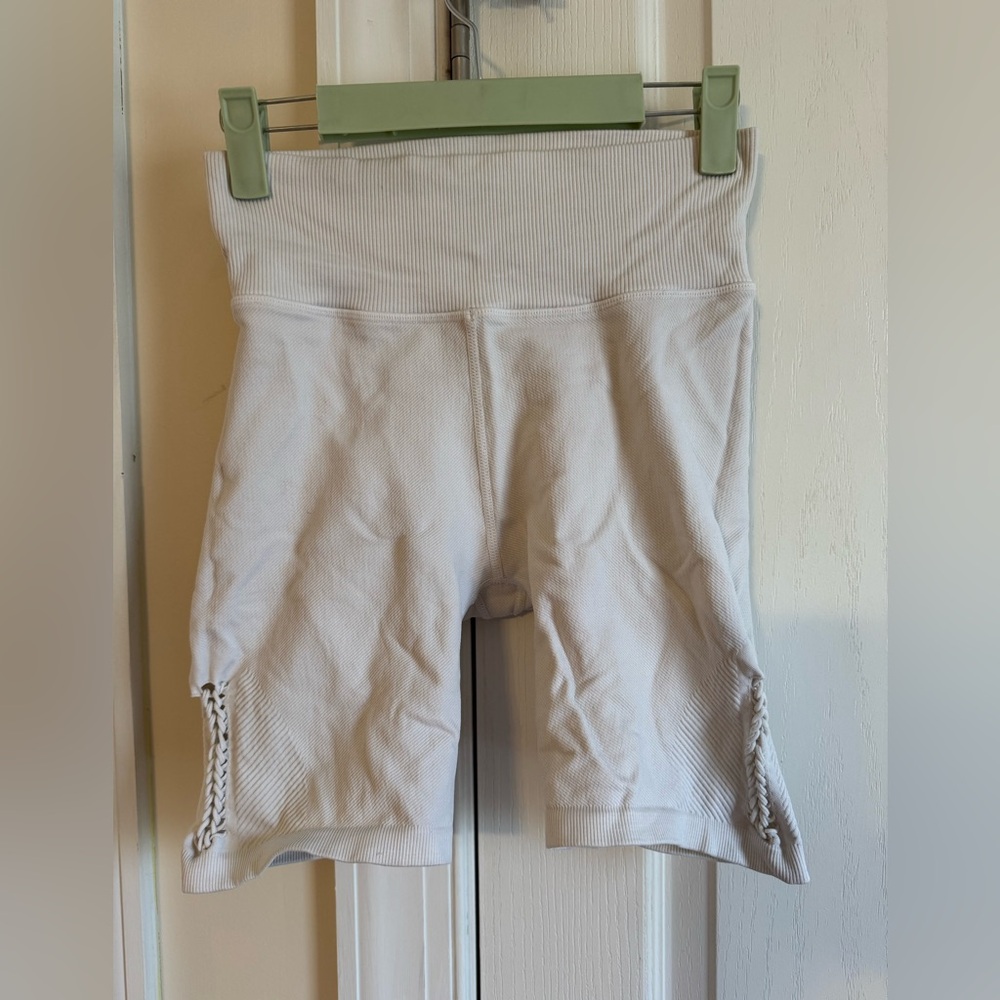 Offline braided cream biker shorts 7”